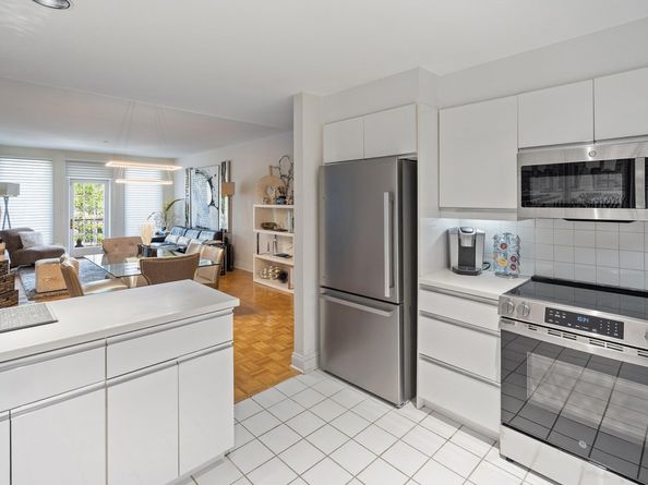 207 Shearwater Ct West 42, Jersey City NJ 07305