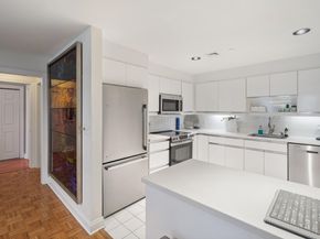 207 Shearwater Ct West 42, Jersey City NJ 07305