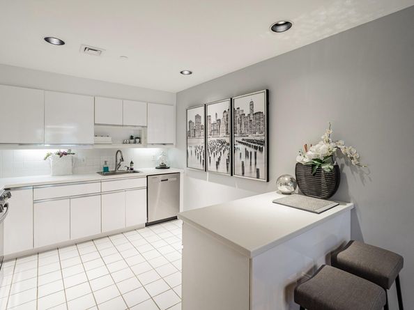 207 Shearwater Ct West 42, Jersey City NJ 07305