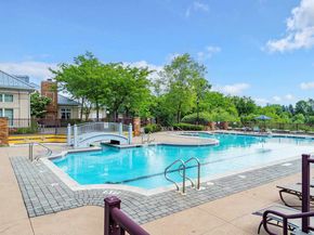 207 Shearwater Ct West 42, Jersey City NJ 07305