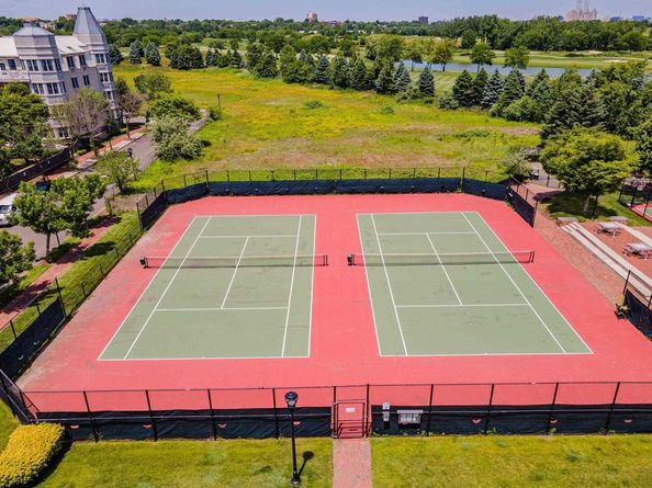 207 Shearwater Ct West 42, Jersey City NJ 07305