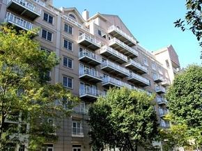 207 Shearwater Ct West 42, Jersey City NJ 07305