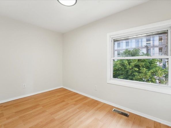 12 Saddlewood Ct, Jersey City TX 07302