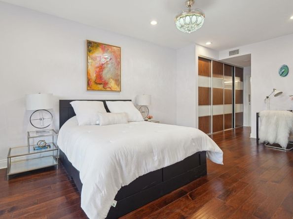 208 Shearwater Ct West 53, Jersey City NJ 07305