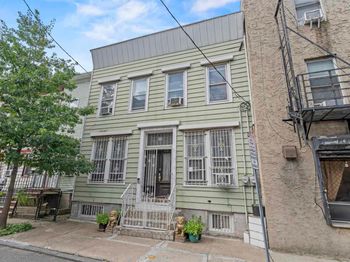 10 Smith St