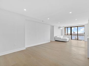 45 River Dr South