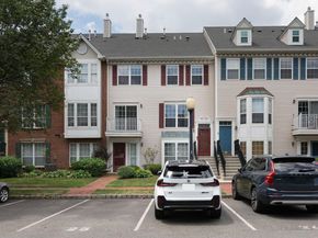 3 Persimmon Ct, Jersey City NJ 07305