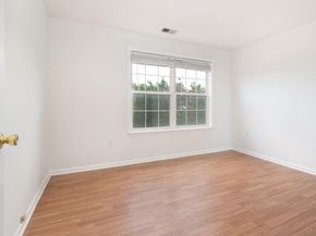 3 Persimmon Ct, Jersey City NJ 07305