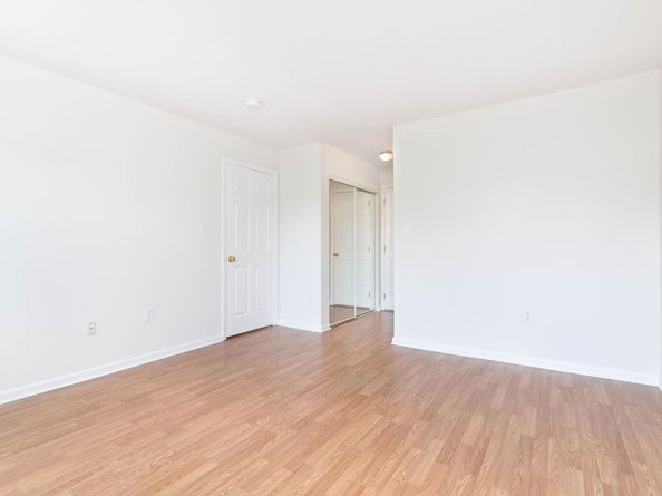 3 Persimmon Ct, Jersey City NJ 07305