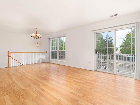 3 Persimmon Ct, Jersey City NJ 07305