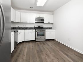 3 Persimmon Ct, Jersey City NJ 07305