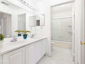 3 Persimmon Ct, Jersey City NJ 07305