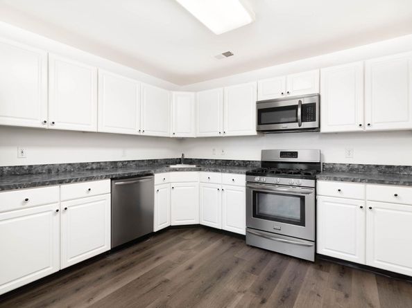 3 Persimmon Ct, Jersey City NJ 07305