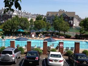3 Persimmon Ct, Jersey City NJ 07305