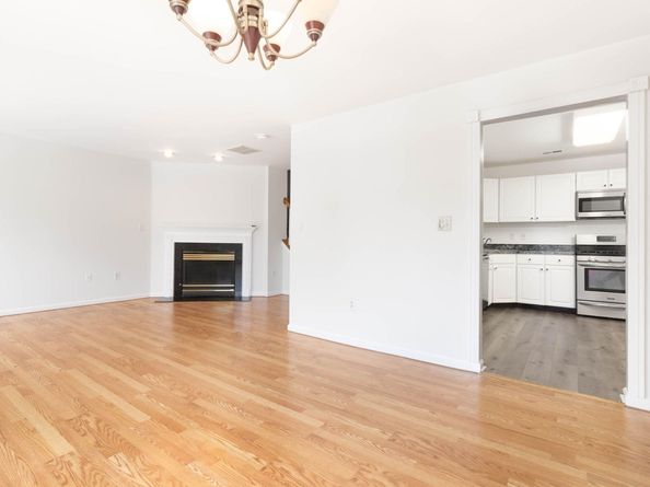 3 Persimmon Ct, Jersey City NJ 07305