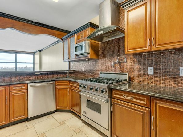 7002 Blvd East 19A, Guttenberg NJ 07093