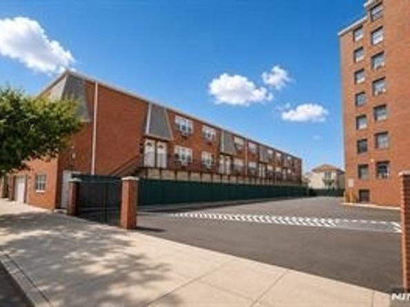 412 68th St 17, Guttenberg NJ 07093