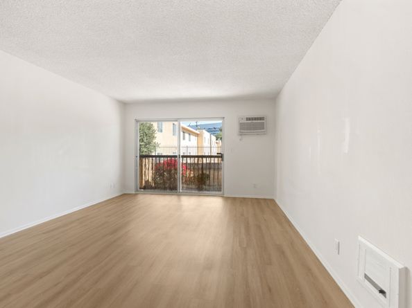 18307 Burbank Boulevard 118, Tarzana CA 91356