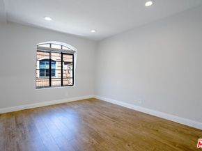4368 W 8th Street 17, Los Angeles CA 90005