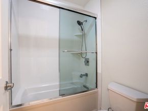 4368 W 8th Street 17, Los Angeles CA 90005