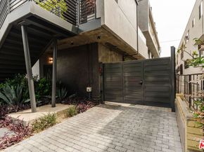 1040 N Spaulding Avenue 4, West Hollywood CA 90046