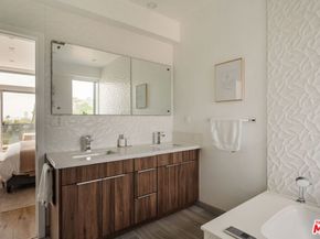 1040 N Spaulding Avenue 4, West Hollywood CA 90046