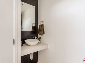 1040 N Spaulding Avenue 4, West Hollywood CA 90046