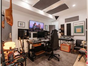 1040 N Spaulding Avenue 4, West Hollywood CA 90046