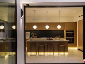 5208 Sanchez Drive, Los Angeles CA 90008