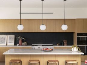 5208 Sanchez Drive, Los Angeles CA 90008