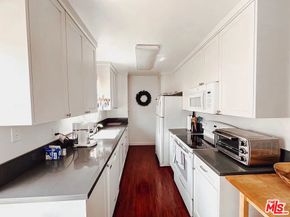 11836 Mayfield Avenue 9, Los Angeles CA 90049