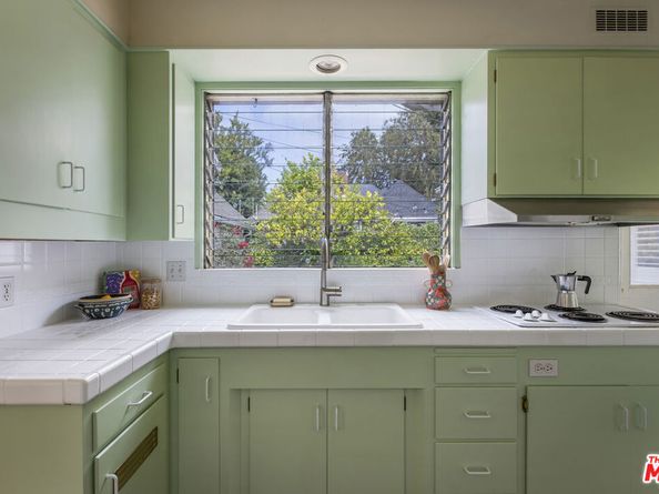 16 Oak Knoll Gardens Drive, Pasadena CA 91106