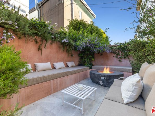 812 Brooks Avenue, Venice CA 90291