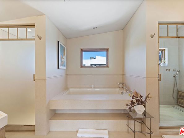 812 Brooks Avenue, Venice CA 90291