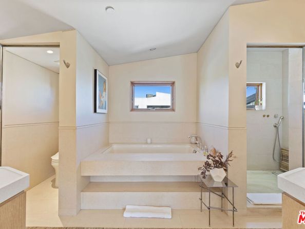 812 Brooks Avenue, Venice CA 90291