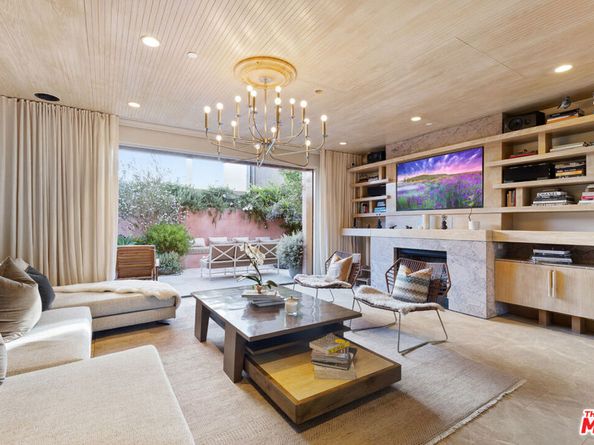 812 Brooks Avenue, Venice CA 90291