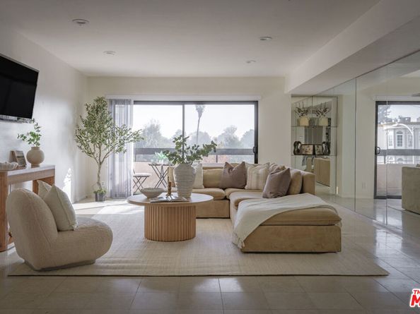 4829 Whitsett Avenue 301, Valley Village CA 91607