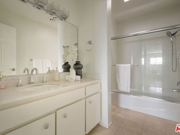 4829 Whitsett Avenue 301, Valley Village CA 91607