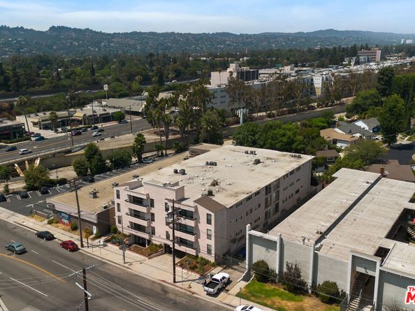 4829 Whitsett Avenue 301, Valley Village CA 91607