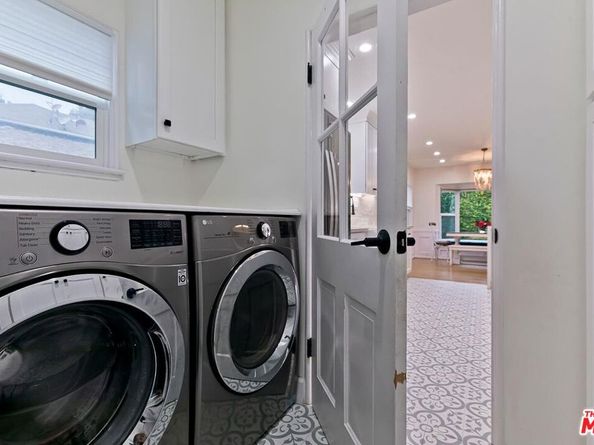 10542 Moorpark Street, Toluca Lake CA 91602