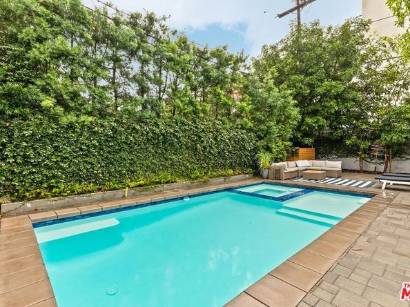 10542 Moorpark Street, Toluca Lake CA 91602