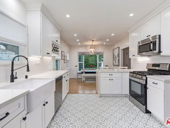 10542 Moorpark Street, Toluca Lake CA 91602