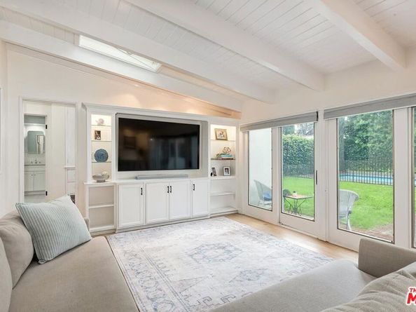 10542 Moorpark Street, Toluca Lake CA 91602