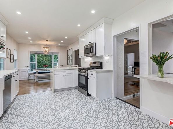 10542 Moorpark Street, Toluca Lake CA 91602