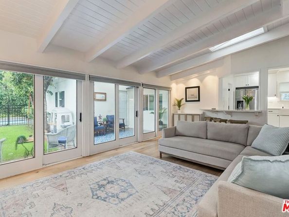 10542 Moorpark Street, Toluca Lake CA 91602