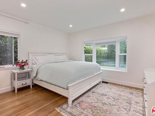 10542 Moorpark Street, Toluca Lake CA 91602