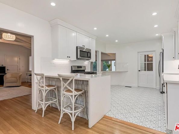 10542 Moorpark Street, Toluca Lake CA 91602