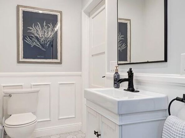 10542 Moorpark Street, Toluca Lake CA 91602