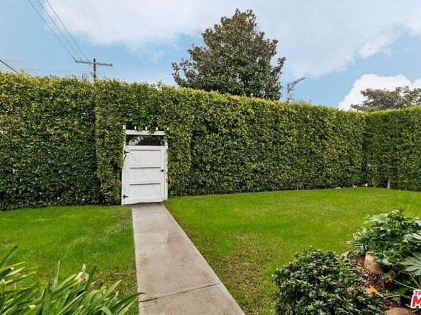 10542 Moorpark Street, Toluca Lake CA 91602