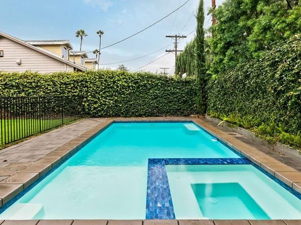 10542 Moorpark Street, Toluca Lake CA 91602